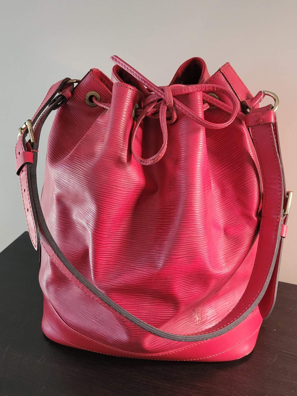 Louis Vuitton Red Epi Drawstring Bucket Shoulder Bag